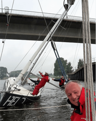 held-onder-de-brug-2